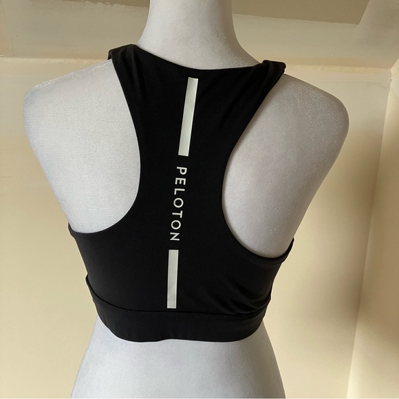 Peloton Here Now High Neck Logo Sports Bra Black size Medium - Picture 4 of 6